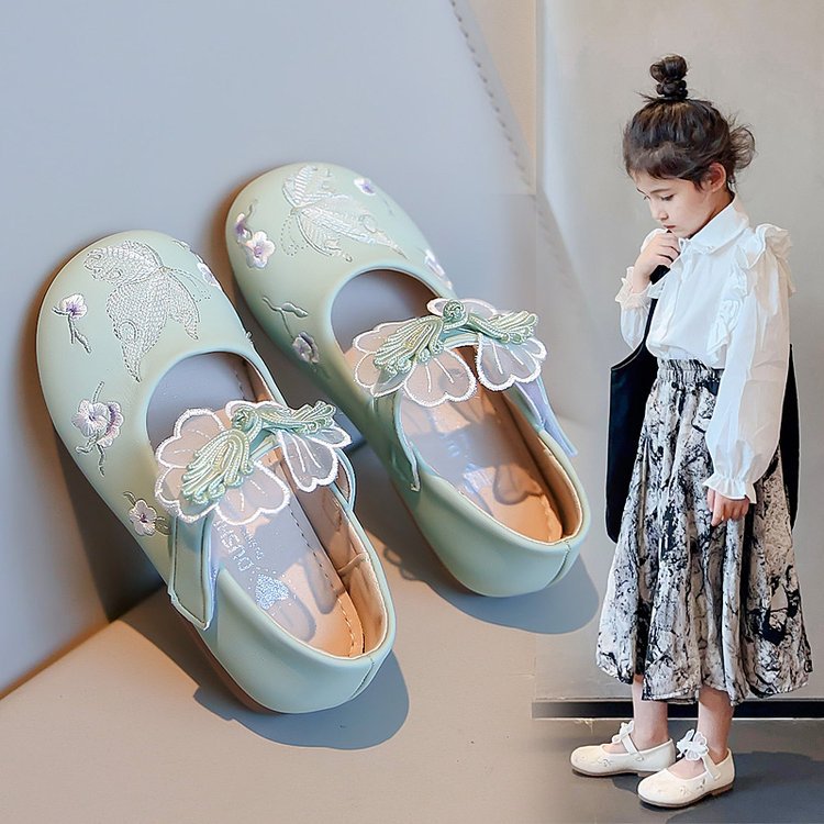 Girls' shoes summer new Hanfu children's leather shoes Chinese ancient style student embroidered shoes princess shoes Girls' shoes summer new Hanfu children's leather shoes Chinese ancient style student embroidered shoes princess shoes