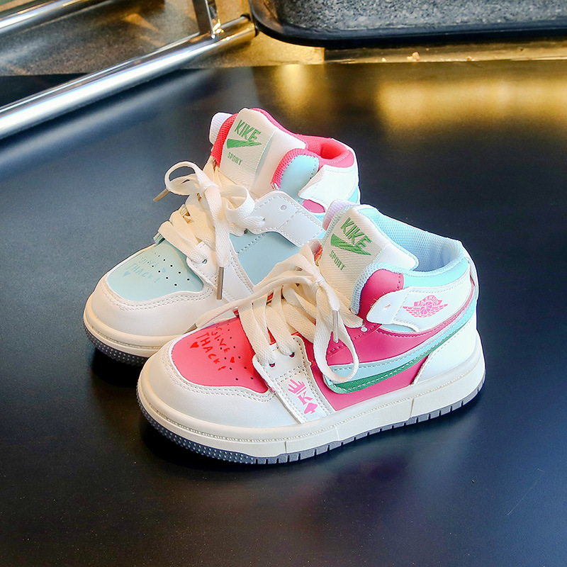 Girls' board shoes 2024 autumn new item, light and soft soled sports shoes for middle-aged and young girls, fashionable board shoes for elementary school students Girls' board shoes 2024 autumn new item, light and soft soled sports shoes for middle-aged and young girls, fashionable board shoes for elementary school students