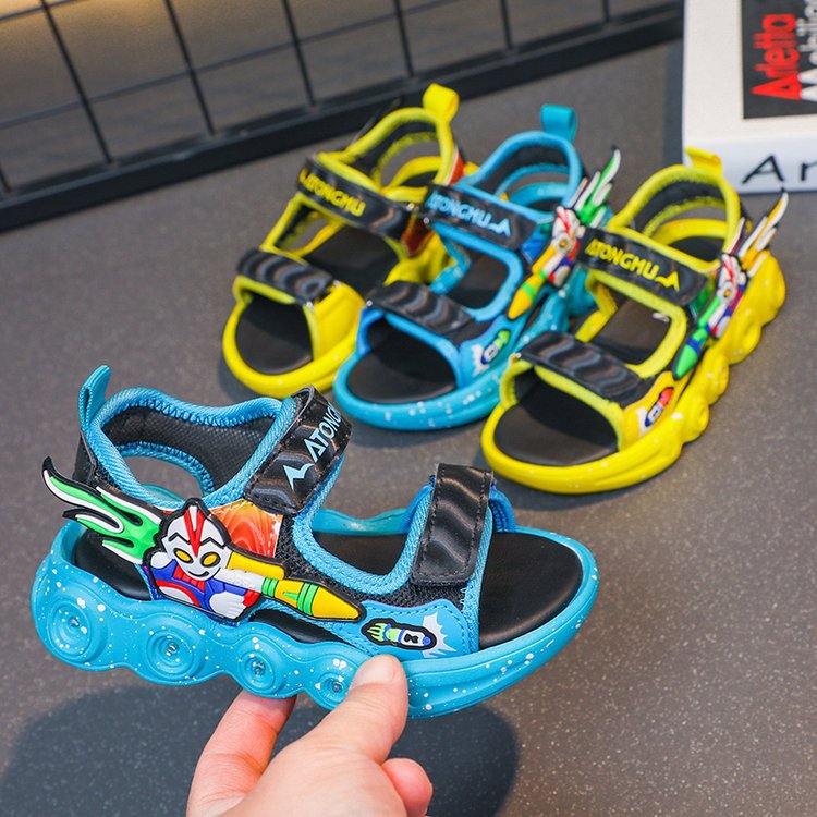 Light up children's sandals, boys' shoes, 2024 summer new versatile soft sole, boys' beach shoes, boys' shoes