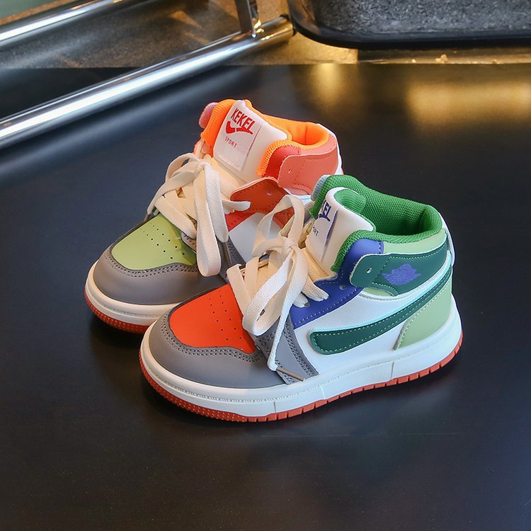 Girls' board shoes 2024 autumn new item, light and soft soled sports shoes for middle-aged and young girls, fashionable board shoes for elementary school students Girls' board shoes 2024 autumn new item, light and soft soled sports shoes for middle-aged and young girls, fashionable board shoes for elementary school students