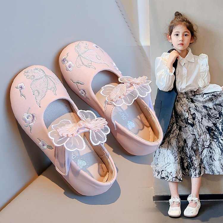 Girls' shoes summer new Hanfu children's leather shoes Chinese ancient style student embroidered shoes princess shoes Girls' shoes summer new Hanfu children's leather shoes Chinese ancient style student embroidered shoes princess shoes