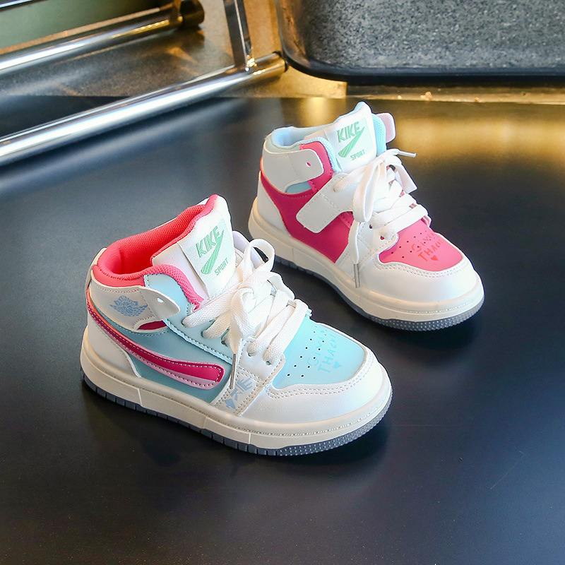 Girls' board shoes 2024 autumn new item, light and soft soled sports shoes for middle-aged and young girls, fashionable board shoes for elementary school students Girls' board shoes 2024 autumn new item, light and soft soled sports shoes for middle-aged and young girls, fashionable board shoes for elementary school students