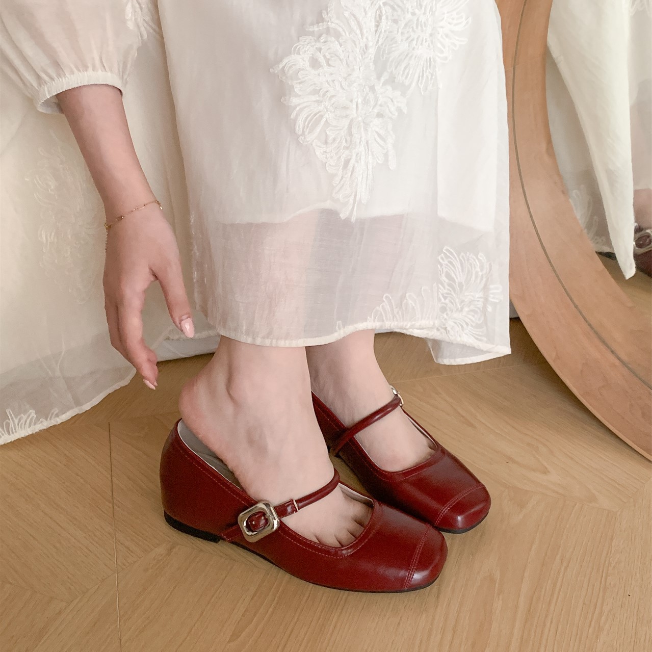 Internal height increase of 3.5CM! French retro Mary Jane shoes for women in spring and autumn, niche design sense, single shoe, light mouth silver shoes Internal height increase of 3.5CM! French retro Mary Jane shoes for women in spring and autumn, niche design sense, single shoe, light mouth silver shoes