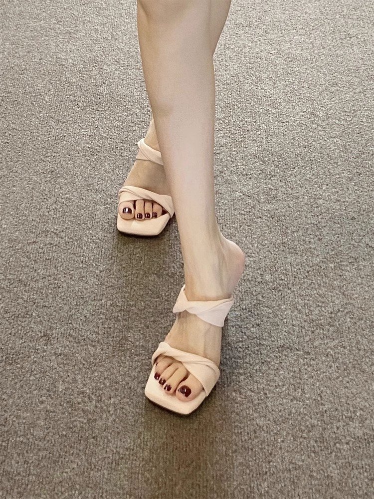 OMG!! Extremely beautiful! High heels with a poop like feel, sandals, comfortable on the feet, square toe, thin heel, straight strap, cool slippers OMG!! Extremely beautiful! High heels with a poop like feel, sandals, comfortable on the feet, square toe, thin heel, straight strap, cool slippers