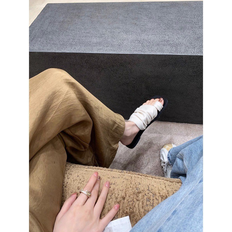 New design sense of clip on sandals with square head, folded pile, flat bottom, clip on toe, women's outdoor wear for summer New design sense of clip on sandals with square head, folded pile, flat bottom, clip on toe, women's outdoor wear for summer