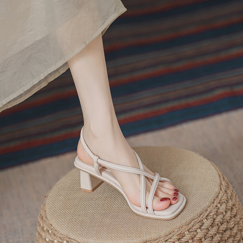 Exquisite sandals for women, 2024 summer new item, worn outside with fairy style, medium thick heel, French style, short high heels Exquisite sandals for women, 2024 summer new item, worn outside with fairy style, medium thick heel, French style, short high heels