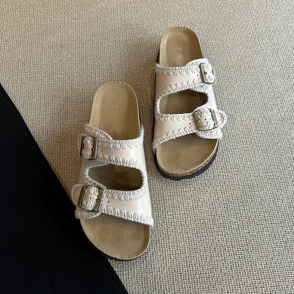 Retro belt buckle thick soled beach shoes for women in summer, versatile for outdoor wear, soft soled round toe sandals Retro belt buckle thick soled beach shoes for women in summer, versatile for outdoor wear, soft soled round toe sandals