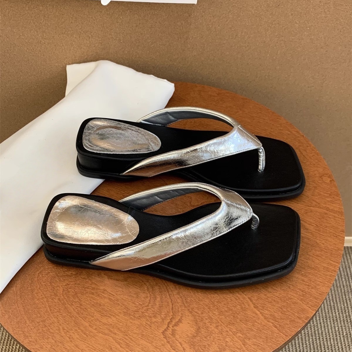 Silver slippers for women's summer outdoor wear, new soft thick soled flip flops, French style stunning clip toe sandals, vacation beach shoes Silver slippers for women's summer outdoor wear, new soft thick soled flip flops, French style stunning clip toe sandals, vacation beach shoes