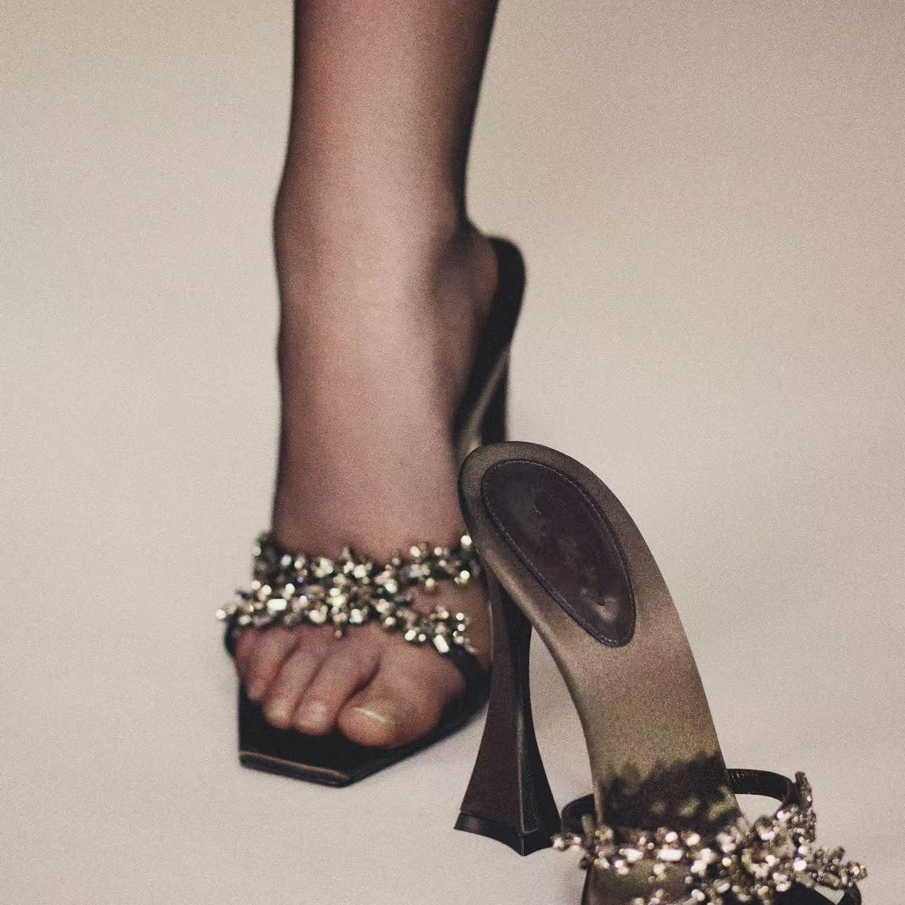 2025 Summer New Square Head Water Diamond Strap Sandals for Women, Coarse Heels, Open toed High Heels, Slippers, Yangshulin Half Dragged 2025 Summer New Square Head Water Diamond Strap Sandals for Women, Coarse Heels, Open toed High Heels, Slippers, Yangshulin Half Dragged