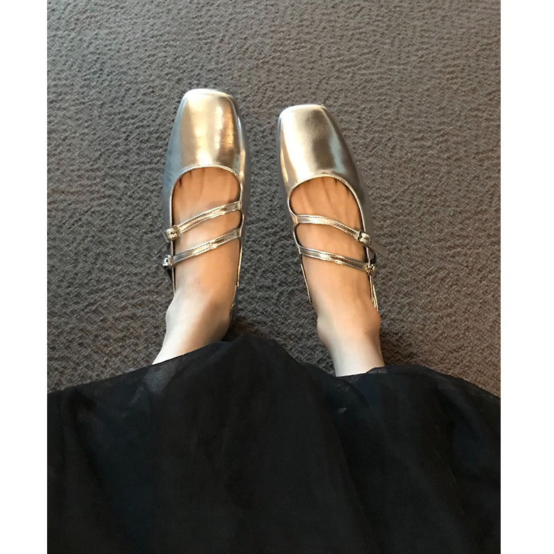 French style low heeled silver Mary Jane shoes with square toe and thick heel sandals, women's fairy style, evening style, empty single shoes French style low heeled silver Mary Jane shoes with square toe and thick heel sandals, women's fairy style, evening style, empty single shoes
