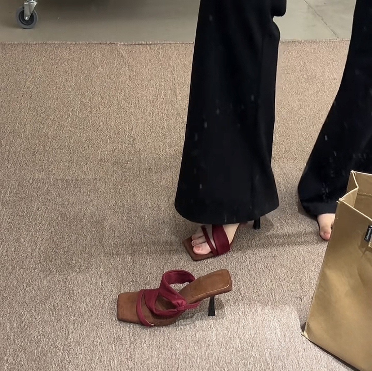 Retro spicy girl style~French square toe high-heeled slippers for women to wear in summer, Korean version wrapped strap open toe slim heel sandals Retro spicy girl style~French square toe high-heeled slippers for women to wear in summer, Korean version wrapped strap open toe slim heel sandals