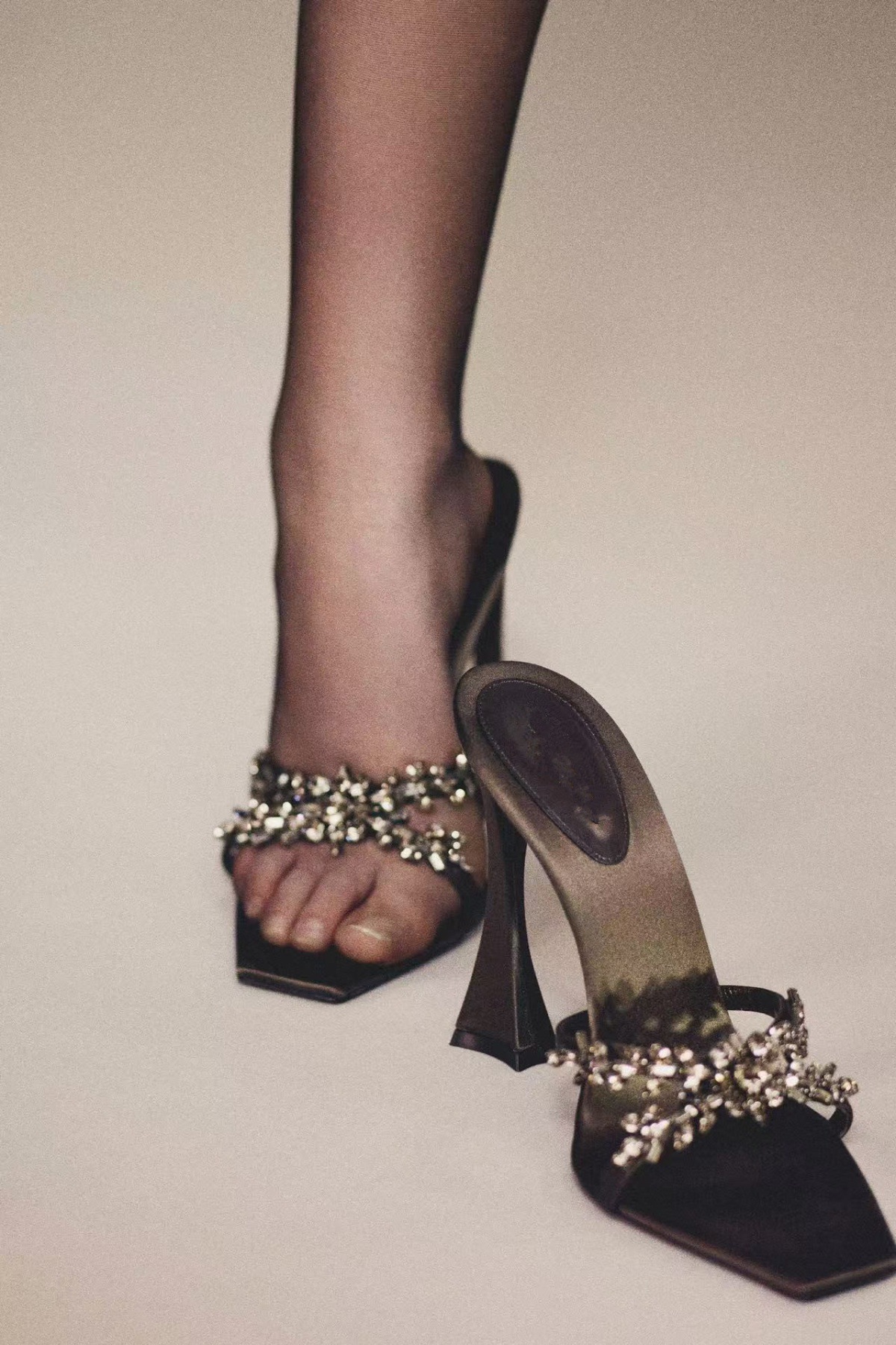 2025 Summer New Square Head Water Diamond Strap Sandals for Women, Coarse Heels, Open toed High Heels, Slippers, Yangshulin Half Dragged 2025 Summer New Square Head Water Diamond Strap Sandals for Women, Coarse Heels, Open toed High Heels, Slippers, Yangshulin Half Dragged