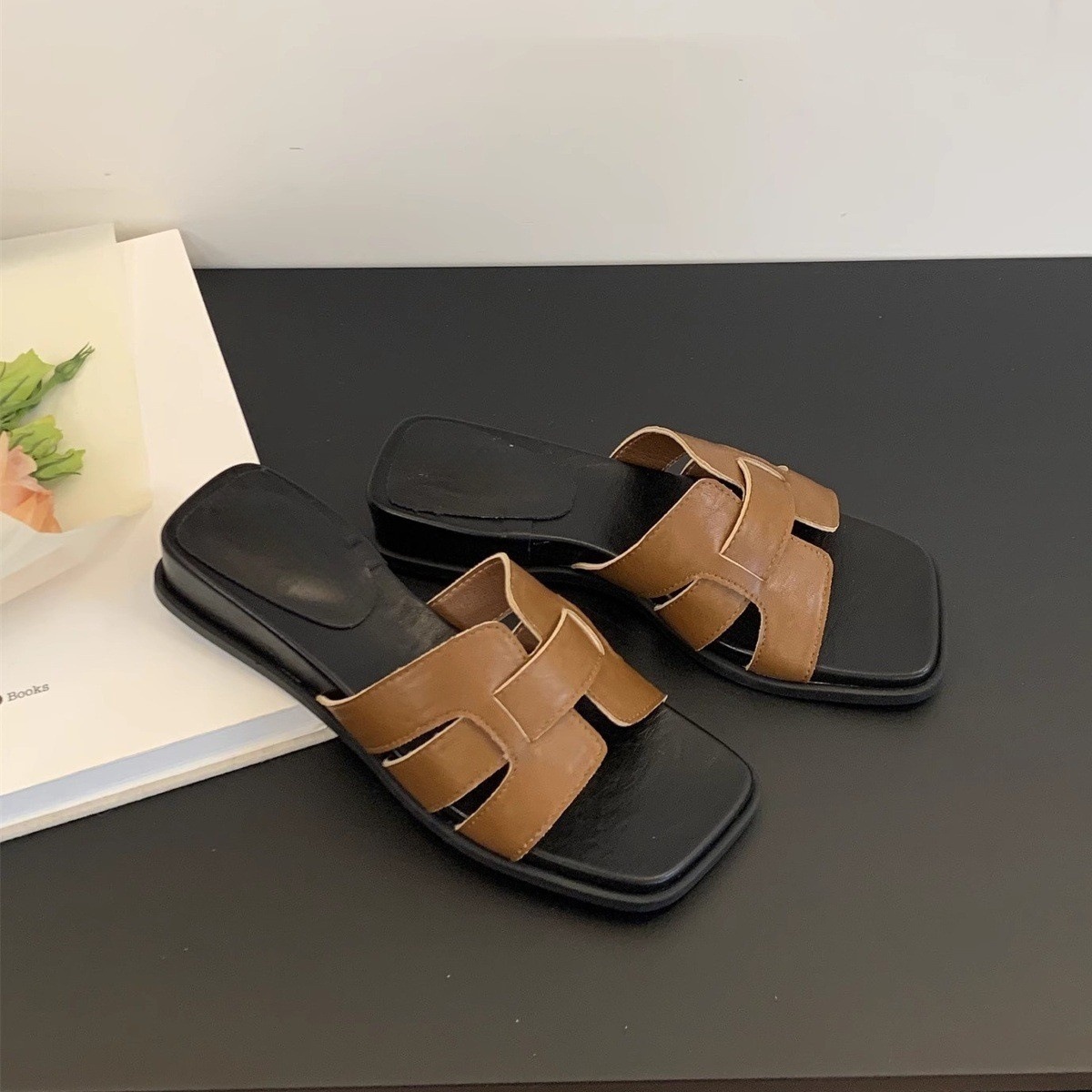 Slope heel thick soled slippers for women's summer outdoor wear, 2025 new vacation outfit dress, straight drag French style stunning square sandals Slope heel thick soled slippers for women's summer outdoor wear, 2025 new vacation outfit dress, straight drag French style stunning square sandals