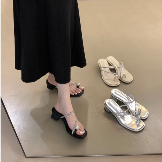 Design sense 2024 new single line slim diamond high-heeled sandals for women with thick heels and pearl toe covers