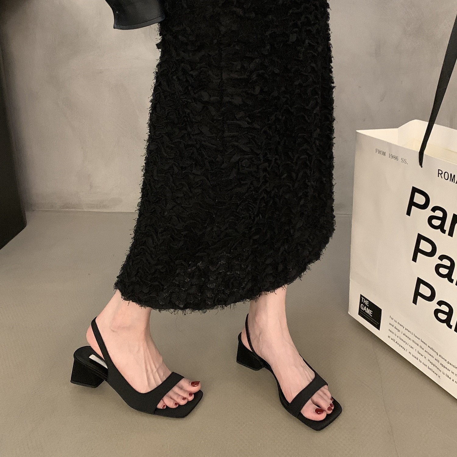 French style thick heel niche silver sandals fairy shoes 2025 new summer temperament matching skirt high heels Roman shoes French style thick heel niche silver sandals fairy shoes 2025 new summer temperament matching skirt high heels Roman shoes