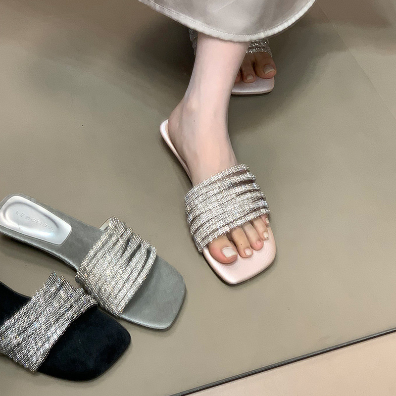 Fashionable one-piece slippers for women in summer, worn by lazy people, with rhinestones and low heels, exposed toes, and a sense of luxury Fashionable one-piece slippers for women in summer, worn by lazy people, with rhinestones and low heels, exposed toes, and a sense of luxury