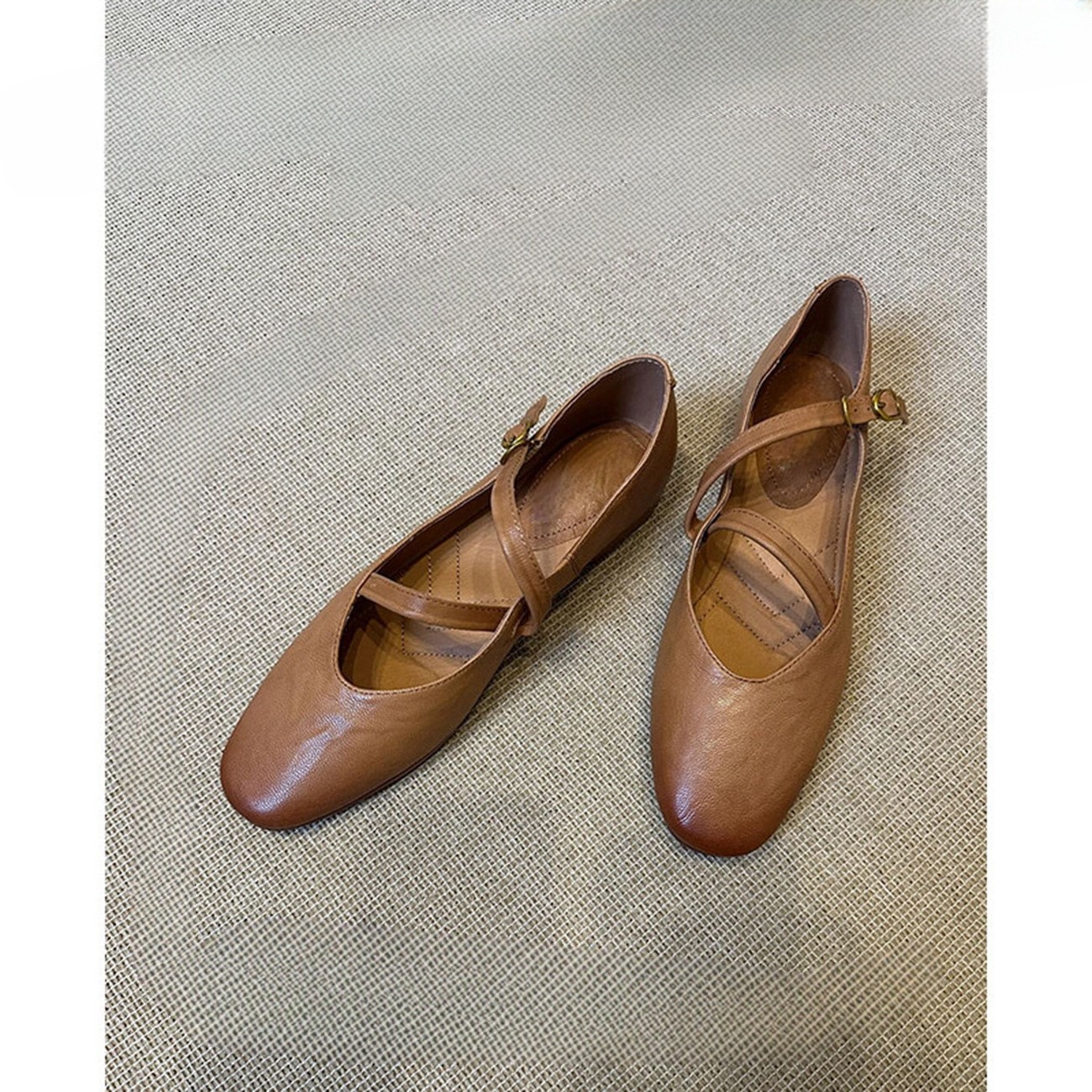 French retro Mary Jane shoes for women 2024 new flat bottomed temperament versatile small leather shoes single shoes French retro Mary Jane shoes for women 2024 new flat bottomed temperament versatile small leather shoes single shoes