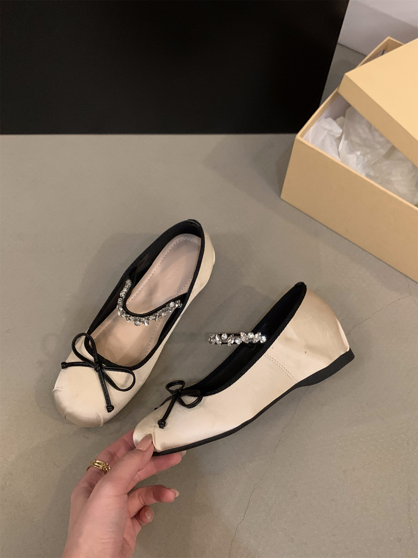 Internally elevated pink ballet single shoes for women 2024 new French spring and autumn Mary Jane gentle evening shoes Internally elevated pink ballet single shoes for women 2024 new French spring and autumn Mary Jane gentle evening shoes
