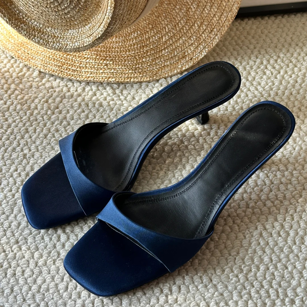 French style high-heeled sandals for women with a square toe and exposed toe, minimalist style and slim heels French style high-heeled sandals for women with a square toe and exposed toe, minimalist style and slim heels