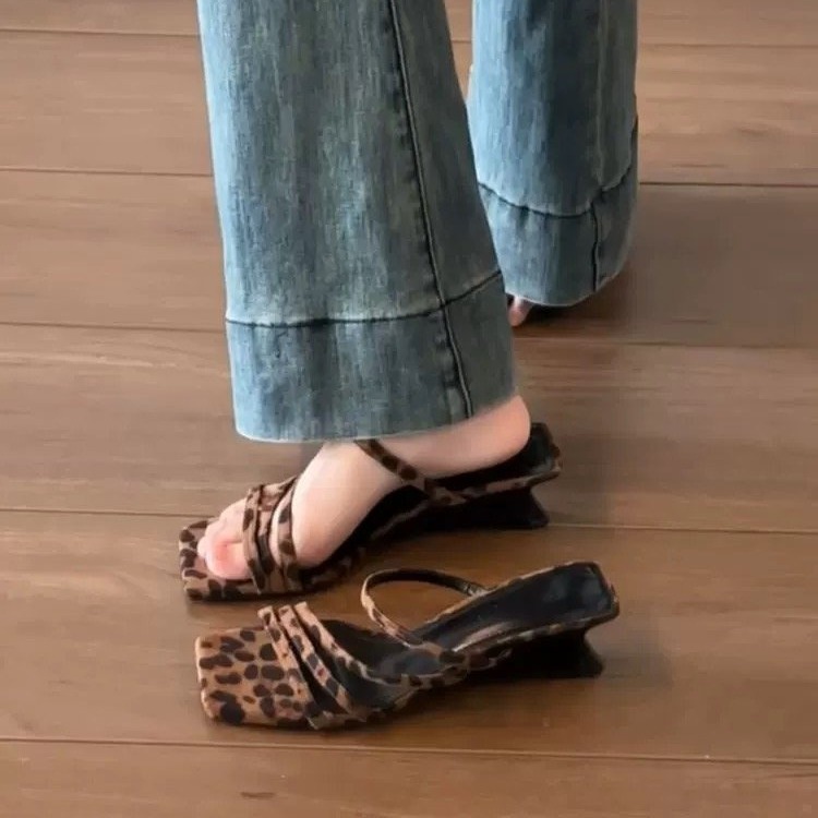 Slope heel leopard print French exquisite small cool slippers fairy shoes 2024 new summer wear high heels temperament sandals Slope heel leopard print French exquisite small cool slippers fairy shoes 2024 new summer wear high heels temperament sandals