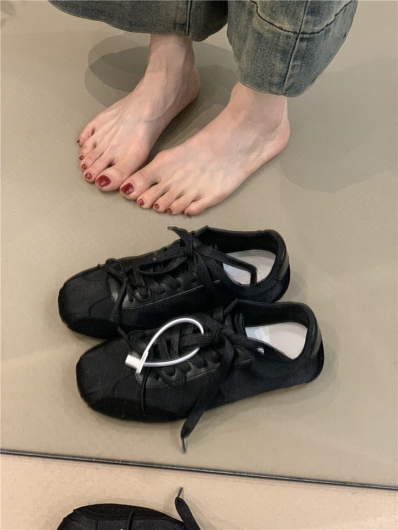 Girl like butterfly bow white sports shoes for women in spring, new strap casual lace Forrest Gump shoes, German training shoes for women Girl like butterfly bow white sports shoes for women in spring, new strap casual lace Forrest Gump shoes, German training shoes for women