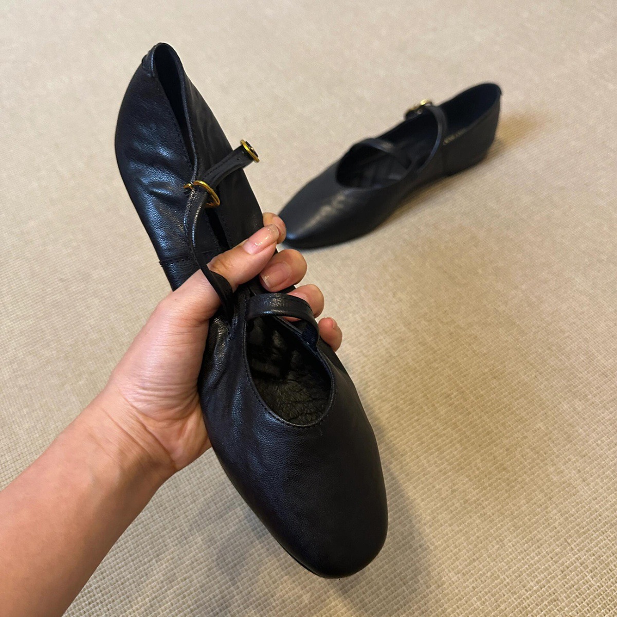 French retro Mary Jane shoes for women 2024 new flat bottomed temperament versatile small leather shoes single shoes French retro Mary Jane shoes for women 2024 new flat bottomed temperament versatile small leather shoes single shoes