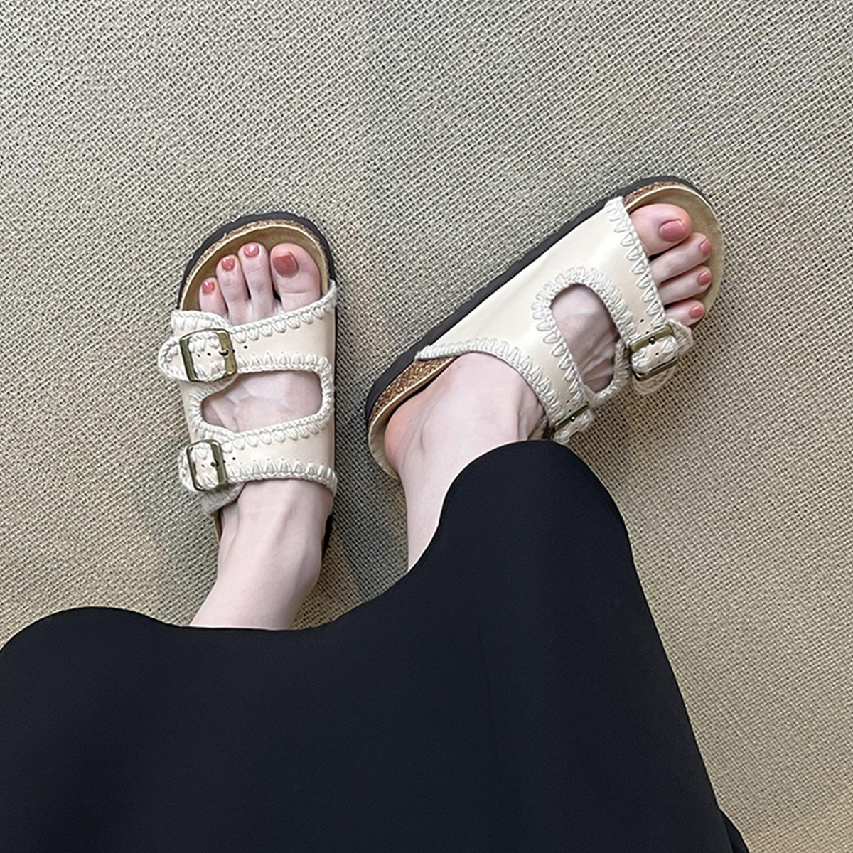 Retro belt buckle thick soled beach shoes for women in summer, versatile for outdoor wear, soft soled round toe sandals Retro belt buckle thick soled beach shoes for women in summer, versatile for outdoor wear, soft soled round toe sandals