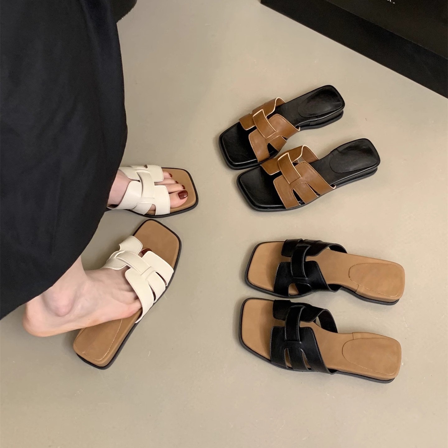 Slope heel thick soled slippers for women's summer outdoor wear, 2025 new vacation outfit dress, straight drag French style stunning square sandals Slope heel thick soled slippers for women's summer outdoor wear, 2025 new vacation outfit dress, straight drag French style stunning square sandals