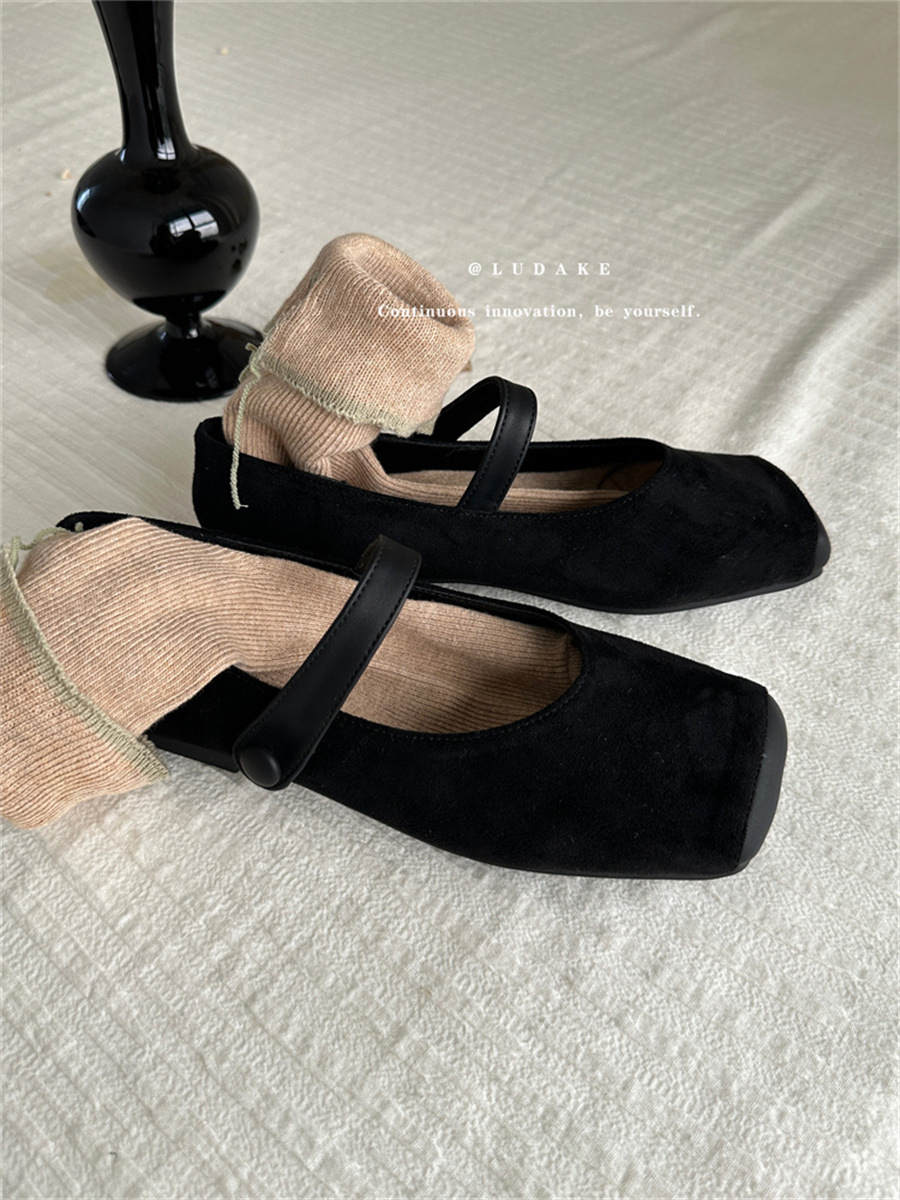 Fang Tou Mary Jane Shoes Women's Shoes 2023 Autumn/Winter New Collection Suede Strap Retro Matching Skirt with Velvet Single Shoes Fang Tou Mary Jane Shoes Women's Shoes 2023 Autumn/Winter New Collection Suede Strap Retro Matching Skirt with Velvet Single Shoes