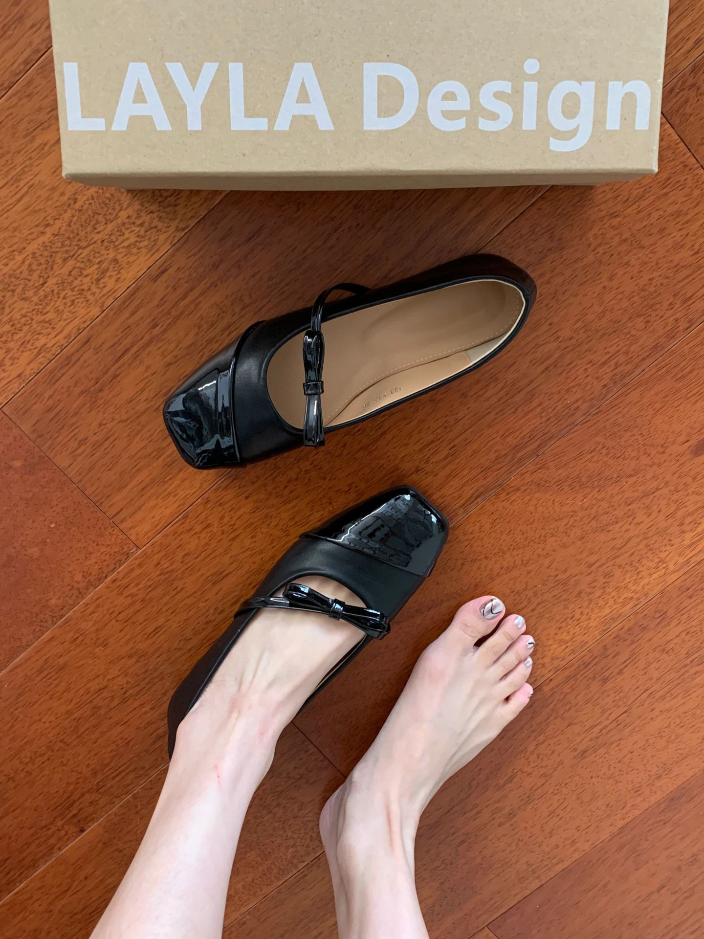 dizzy!! These little sneakers are also so beautiful! dizzy!! These little sneakers are also so beautiful!