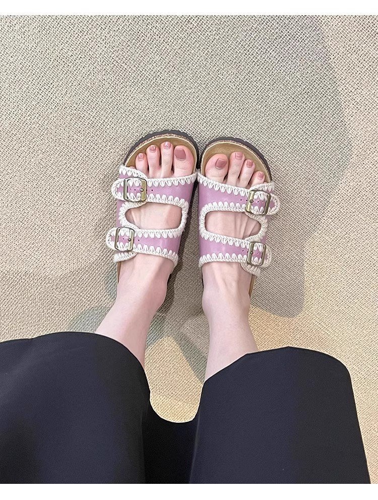 Retro belt buckle thick soled beach shoes for women in summer, versatile for outdoor wear, soft soled round toe sandals Retro belt buckle thick soled beach shoes for women in summer, versatile for outdoor wear, soft soled round toe sandals