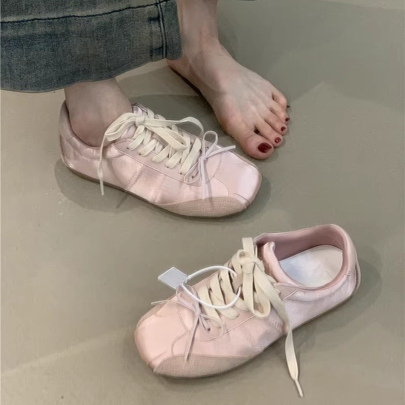 Girl like butterfly bow white sports shoes for women in spring, new strap casual lace Forrest Gump shoes, German training shoes for women Girl like butterfly bow white sports shoes for women in spring, new strap casual lace Forrest Gump shoes, German training shoes for women