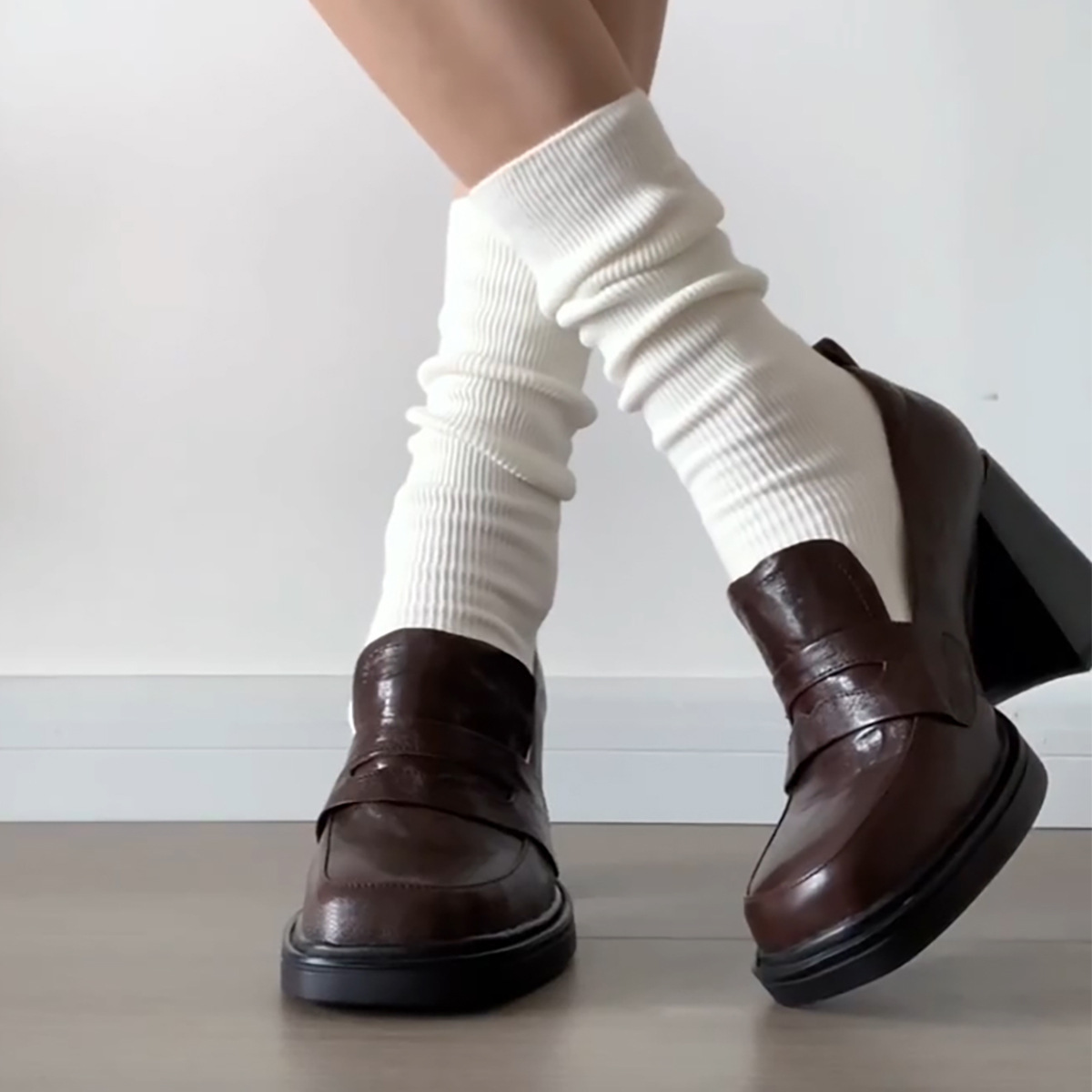 Retro High Heels Mary Jane Single Shoes Women's Deep Mouth Thick Heel Le Fu Shoes British Thick Bottom Square Head Small Leather Shoes Retro High Heels Mary Jane Single Shoes Women's Deep Mouth Thick Heel Le Fu Shoes British Thick Bottom Square Head Small Leather Shoes