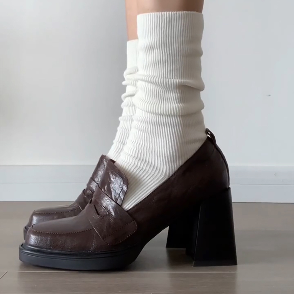 Retro High Heels Mary Jane Single Shoes Women's Deep Mouth Thick Heel Le Fu Shoes British Thick Bottom Square Head Small Leather Shoes Retro High Heels Mary Jane Single Shoes Women's Deep Mouth Thick Heel Le Fu Shoes British Thick Bottom Square Head Small Leather Shoes