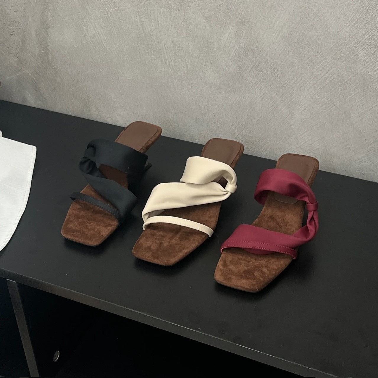 2025 summer new fashionable and versatile niche design, retro wedge heel sandals, square toe open toe high heels, cool slippers 2025 summer new fashionable and versatile niche design, retro wedge heel sandals, square toe open toe high heels, cool slippers