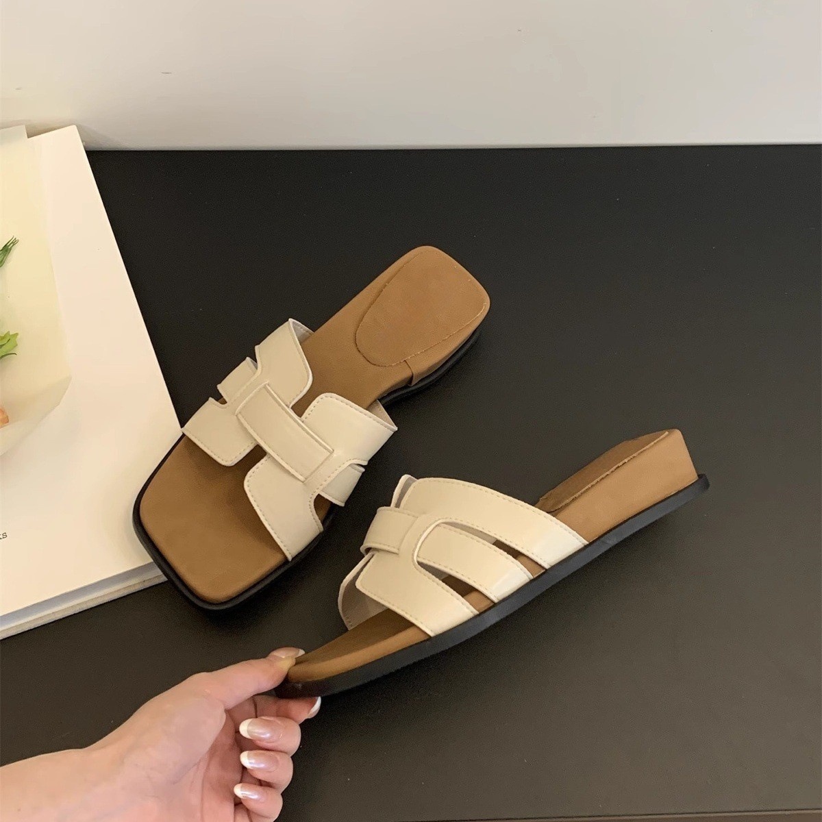 Slope heel thick soled slippers for women's summer outdoor wear, 2025 new vacation outfit dress, straight drag French style stunning square sandals Slope heel thick soled slippers for women's summer outdoor wear, 2025 new vacation outfit dress, straight drag French style stunning square sandals