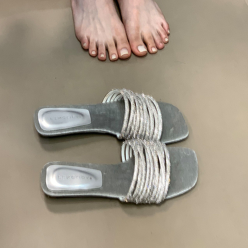 Fashionable one-piece slippers for women in summer, worn by lazy people, with rhinestones and low heels, exposed toes, and a sense of luxury Fashionable one-piece slippers for women in summer, worn by lazy people, with rhinestones and low heels, exposed toes, and a sense of luxury