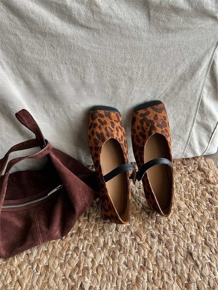 Retro suede leopard print square toe flat sole, versatile soft sole, one-piece belt, Mary Jane shoes Retro suede leopard print square toe flat sole, versatile soft sole, one-piece belt, Mary Jane shoes