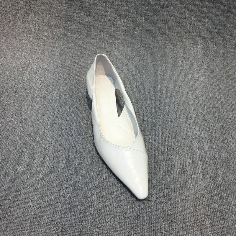 European Station Women's Shoes 2024 Spring and Autumn New Oil Wax Leather Fashion Hollow Cat Heel Shoes Women's Pointed Comfortable Low Order Shoes European Station Women's Shoes 2024 Spring and Autumn New Oil Wax Leather Fashion Hollow Cat Heel Shoes Women's Pointed Comfortable Low Order Shoes
