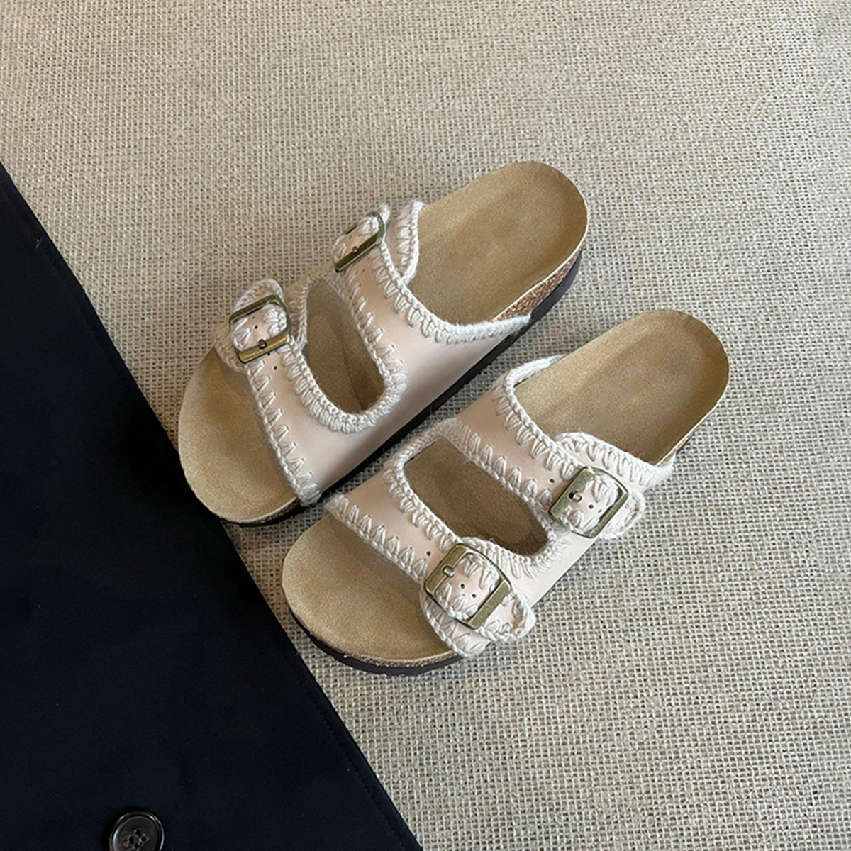 Retro belt buckle thick soled beach shoes for women in summer, versatile for outdoor wear, soft soled round toe sandals Retro belt buckle thick soled beach shoes for women in summer, versatile for outdoor wear, soft soled round toe sandals