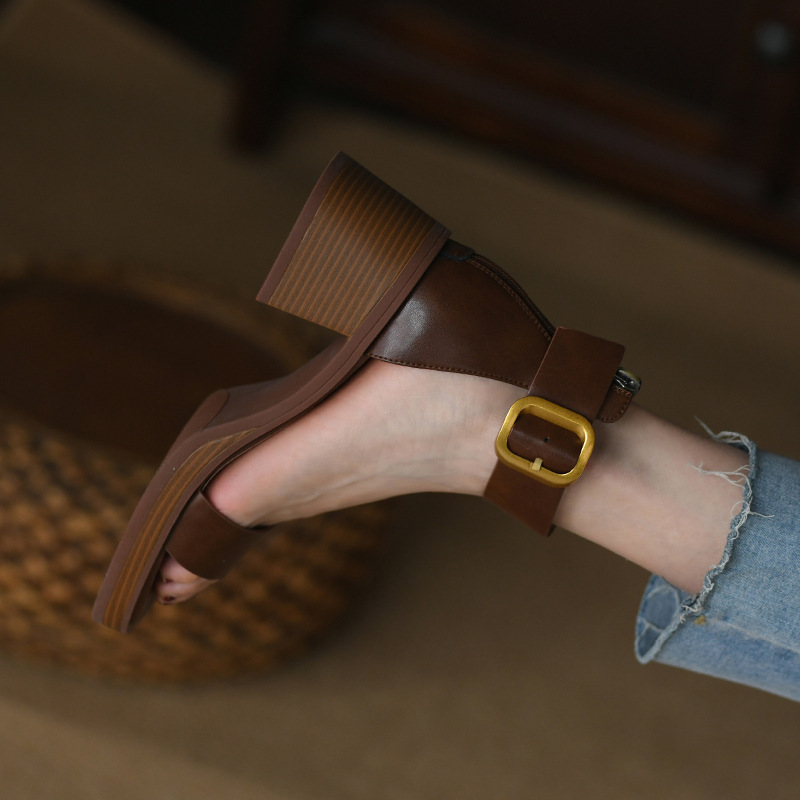 British style retro one-piece sandals for women, with a heel and zipper at the back, exposed toes, summer high heels, and a thick heel for women British style retro one-piece sandals for women, with a heel and zipper at the back, exposed toes, summer high heels, and a thick heel for women