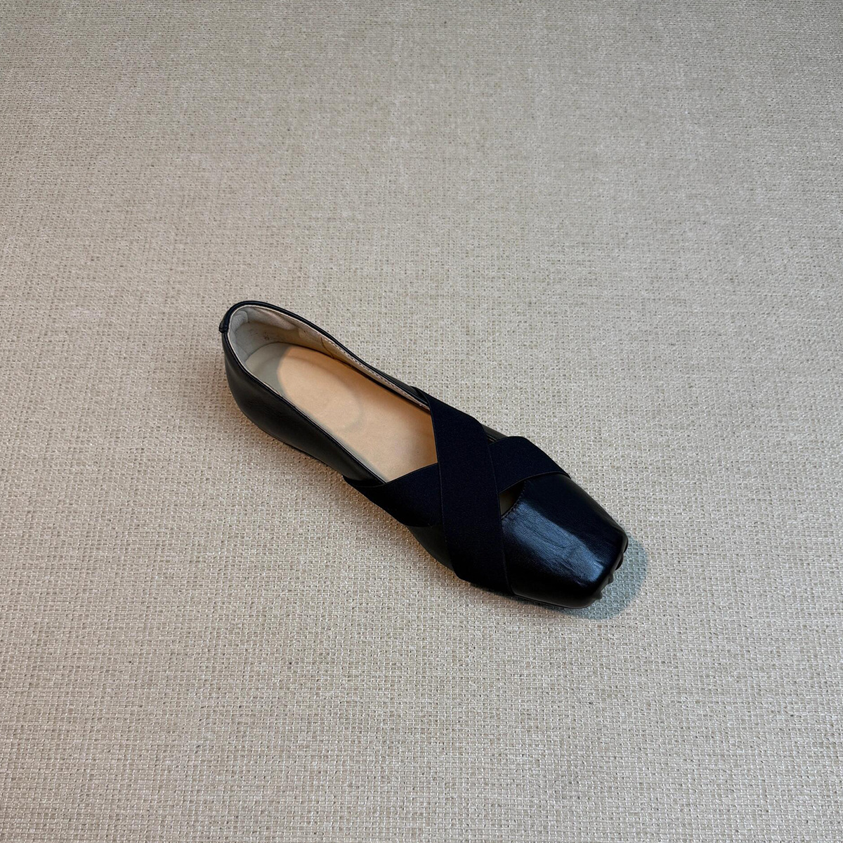 Cross strap, one foot kick, pig nose ballet shoes, women's retro square toe, shallow mouth, flat bottom, Mary Jane single shoes