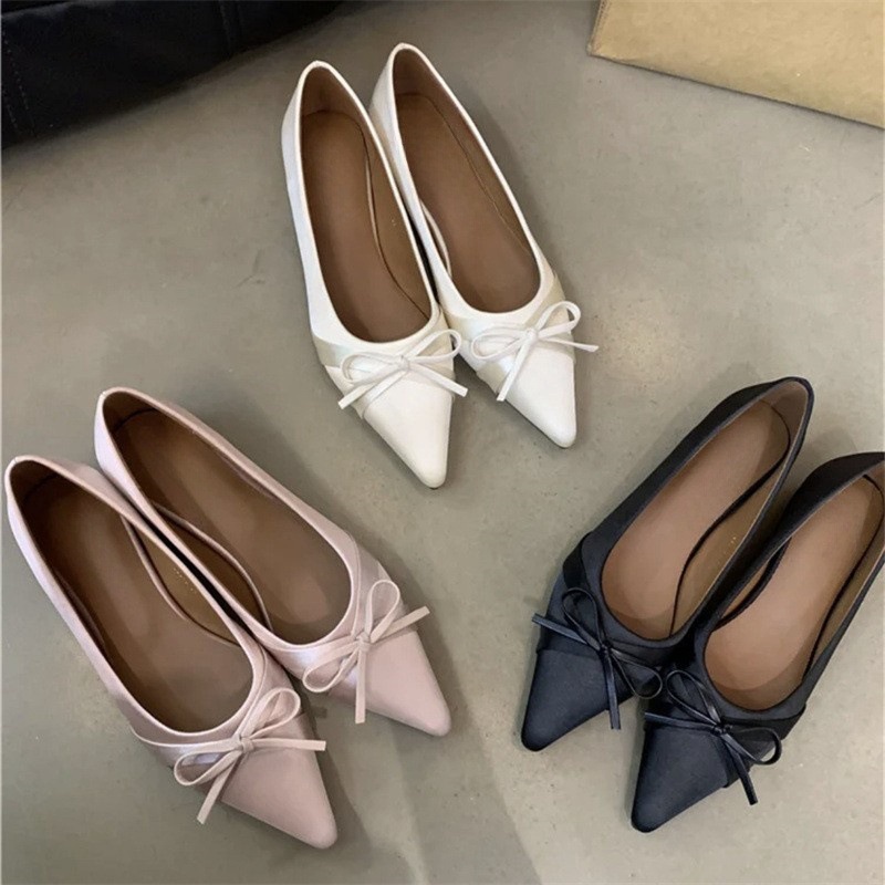 Exquisite bow pointed single shoes for women 2024 new French style non tiring commuting shallow mouth flat shoes Exquisite bow pointed single shoes for women 2024 new French style non tiring commuting shallow mouth flat shoes