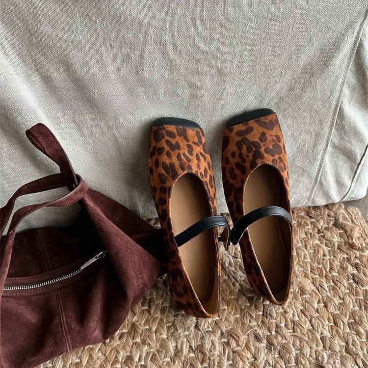 Retro suede leopard print square toe flat sole, versatile soft sole, one-piece belt, Mary Jane shoes Retro suede leopard print square toe flat sole, versatile soft sole, one-piece belt, Mary Jane shoes