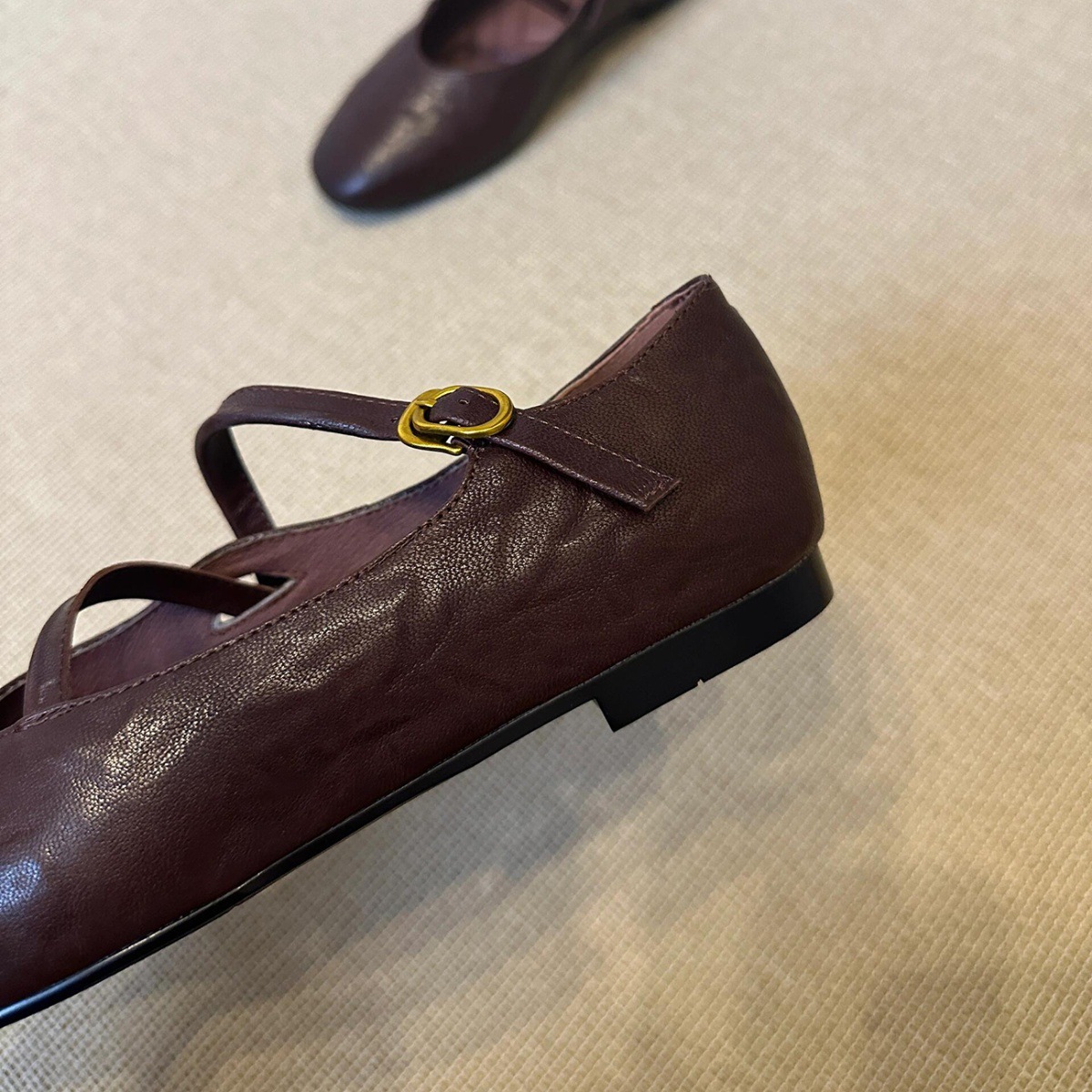 French retro Mary Jane shoes for women 2024 new flat bottomed temperament versatile small leather shoes single shoes French retro Mary Jane shoes for women 2024 new flat bottomed temperament versatile small leather shoes single shoes