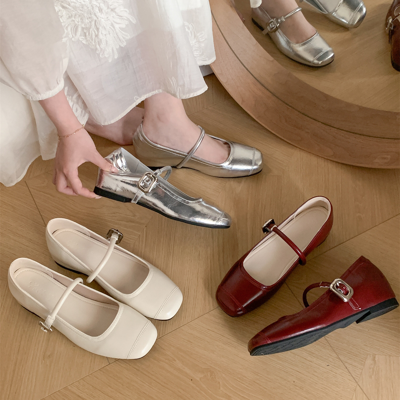 Internal height increase of 3.5CM! French retro Mary Jane shoes for women in spring and autumn, niche design sense, single shoe, light mouth silver shoes Internal height increase of 3.5CM! French retro Mary Jane shoes for women in spring and autumn, niche design sense, single shoe, light mouth silver shoes