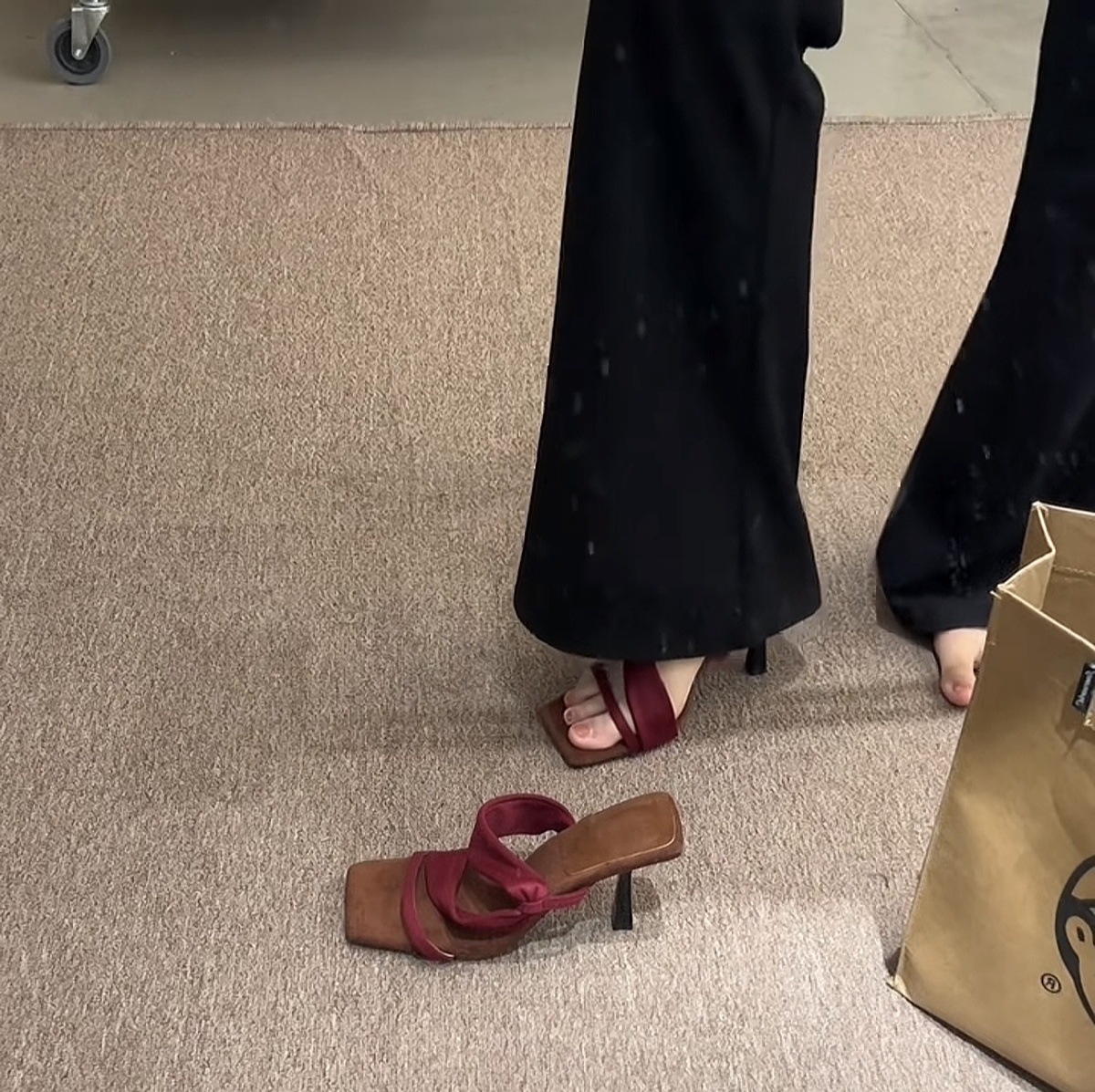 Retro spicy girl style~French square toe high-heeled slippers for women to wear in summer, Korean version wrapped strap open toe slim heel sandals Retro spicy girl style~French square toe high-heeled slippers for women to wear in summer, Korean version wrapped strap open toe slim heel sandals