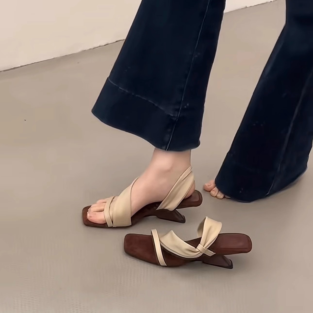 Color blocking retro spicy girl style! Square head suede one-piece with sloping heel slippers for women in summer, Korean version with exposed toes and high heels sandals Color blocking retro spicy girl style! Square head suede one-piece with sloping heel slippers for women in summer, Korean version with exposed toes and high heels sandals