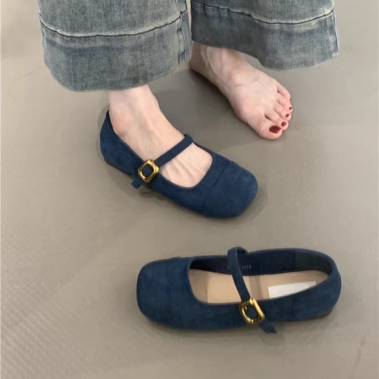 Gentle fairy style Mary Jane shoes for autumn 2024, elegant French temperament, paired with a skirt, shallow mouth, one line evening shoes