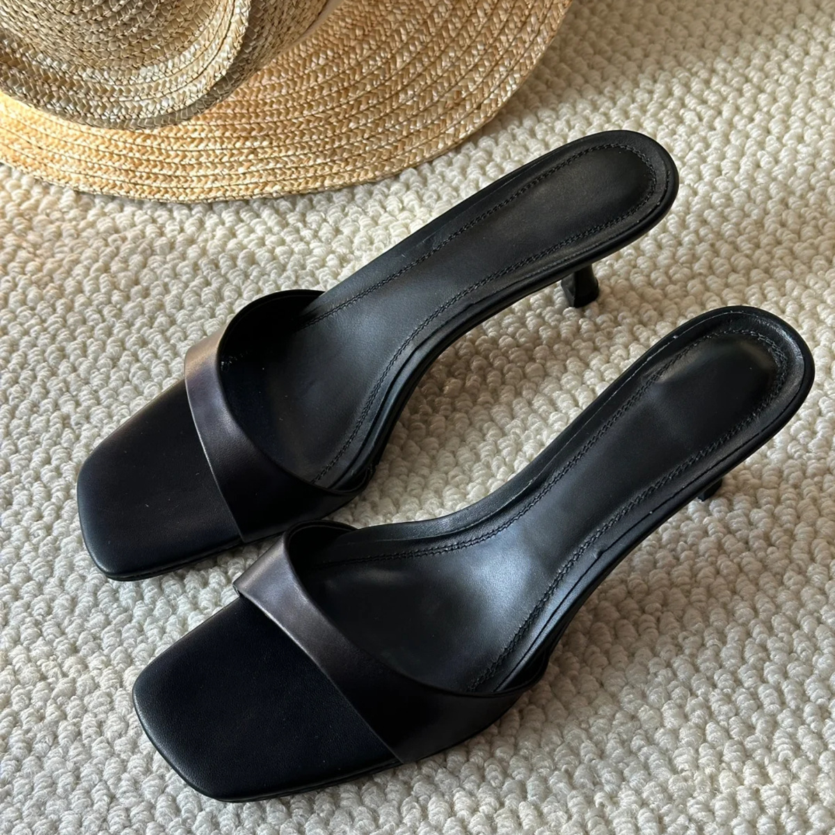 French style high-heeled sandals for women with a square toe and exposed toe, minimalist style and slim heels French style high-heeled sandals for women with a square toe and exposed toe, minimalist style and slim heels